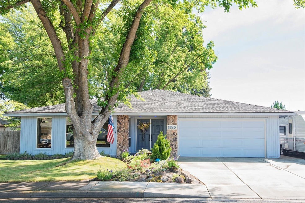 1125 Rose Valley Dr, Central Point, OR 97502 - photo 1