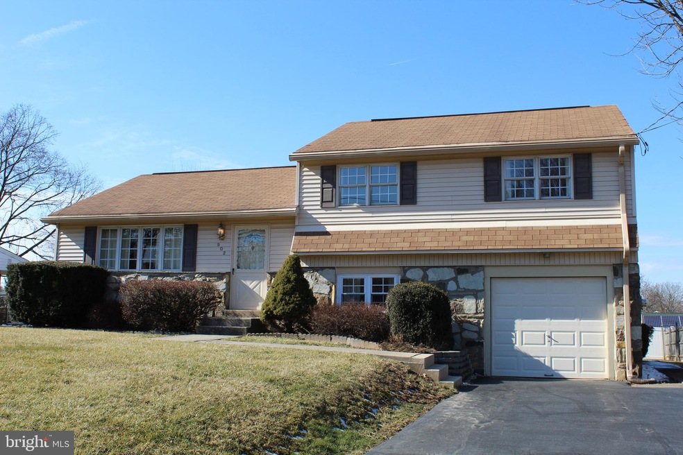 902 Mearns Rd, Warminster, PA 18974 - photo 1