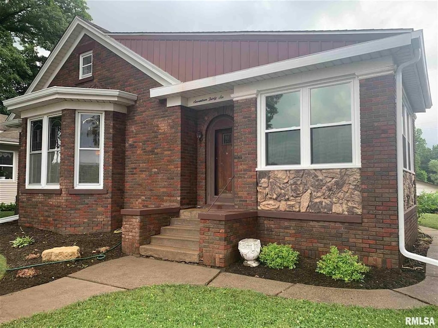 1736 W 12th St, Davenport, IA 52804 - photo 1