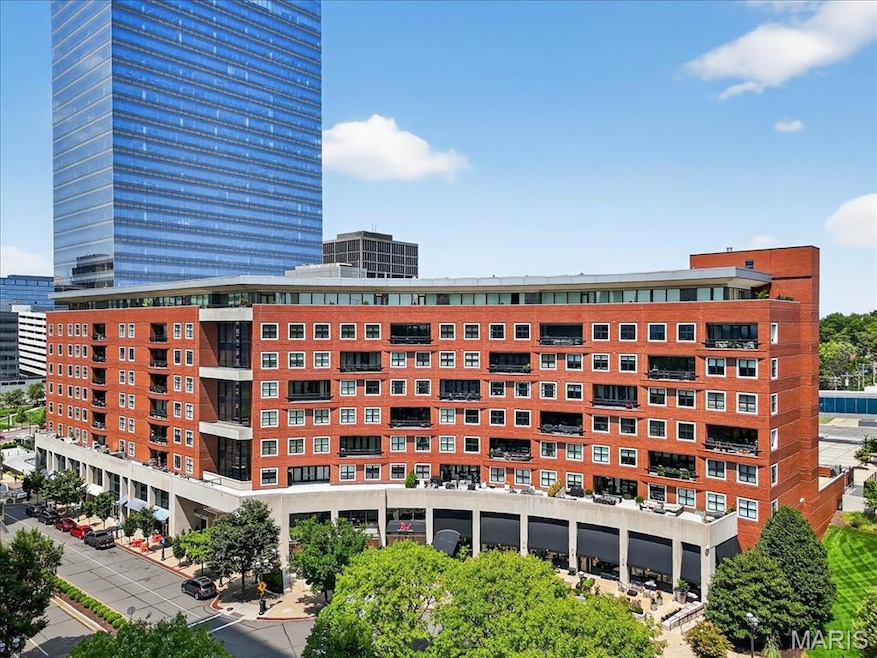 155 Carondelet Plaza unit 600, Saint Louis, MO 63105 - photo 1