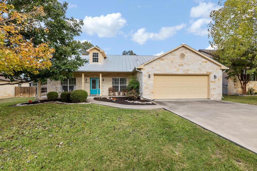 604 Persimmon Ct, Fredericksburg, TX 78624 - photo 1