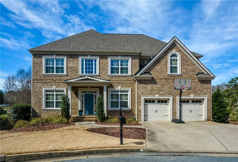 Stunning 3-side Brick executive style showcase in 