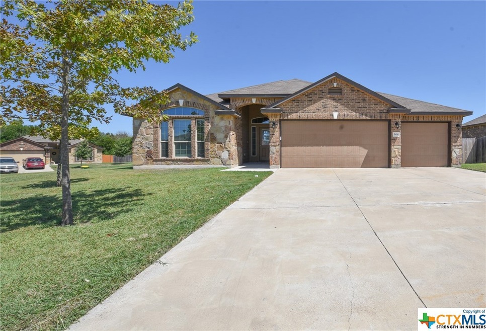 304 Chrislyn St, Troy, TX 76579 - photo 1