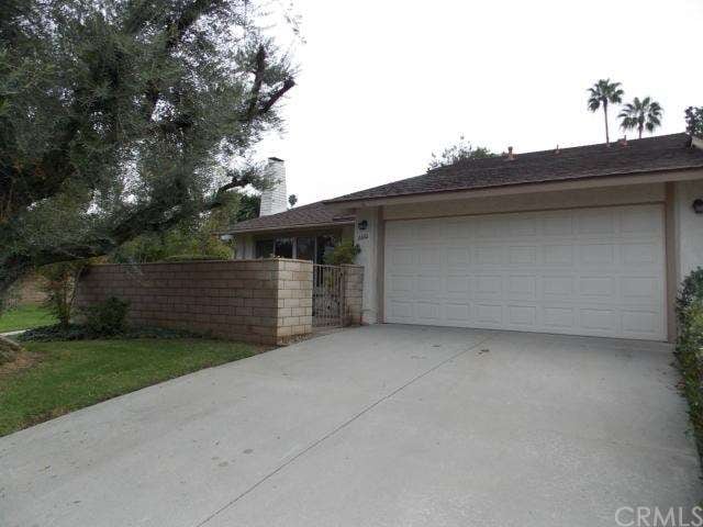 6610 Wintertree Ln., Riverside CA 92506- 