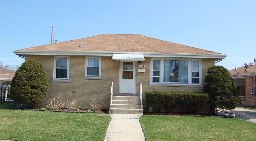4509 Hirschberg Ave, Schiller Park, IL 60176 - photo 1