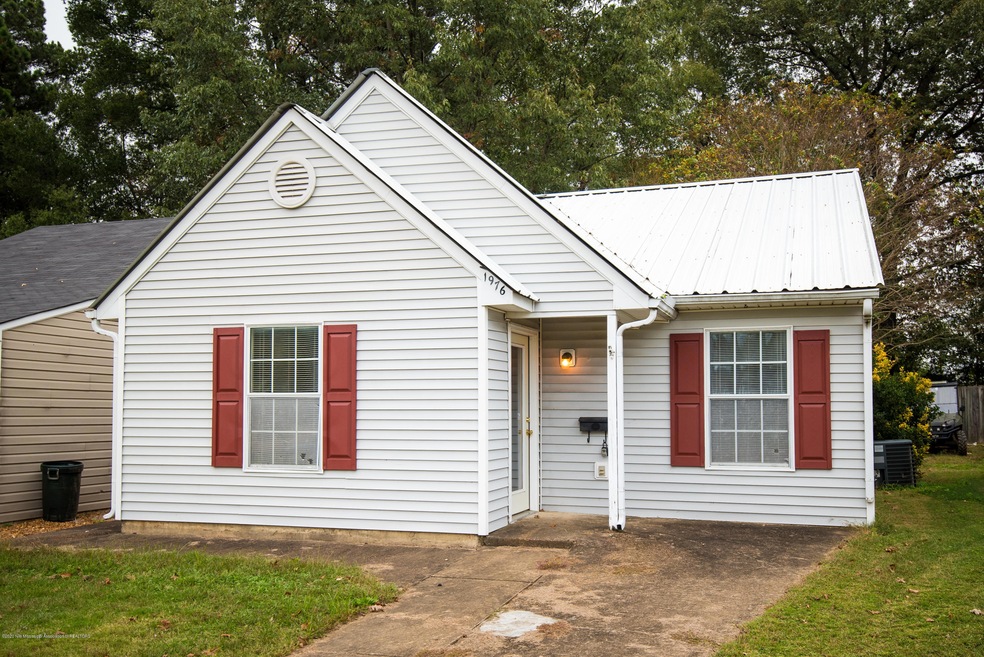 1976 E PARKWAY
