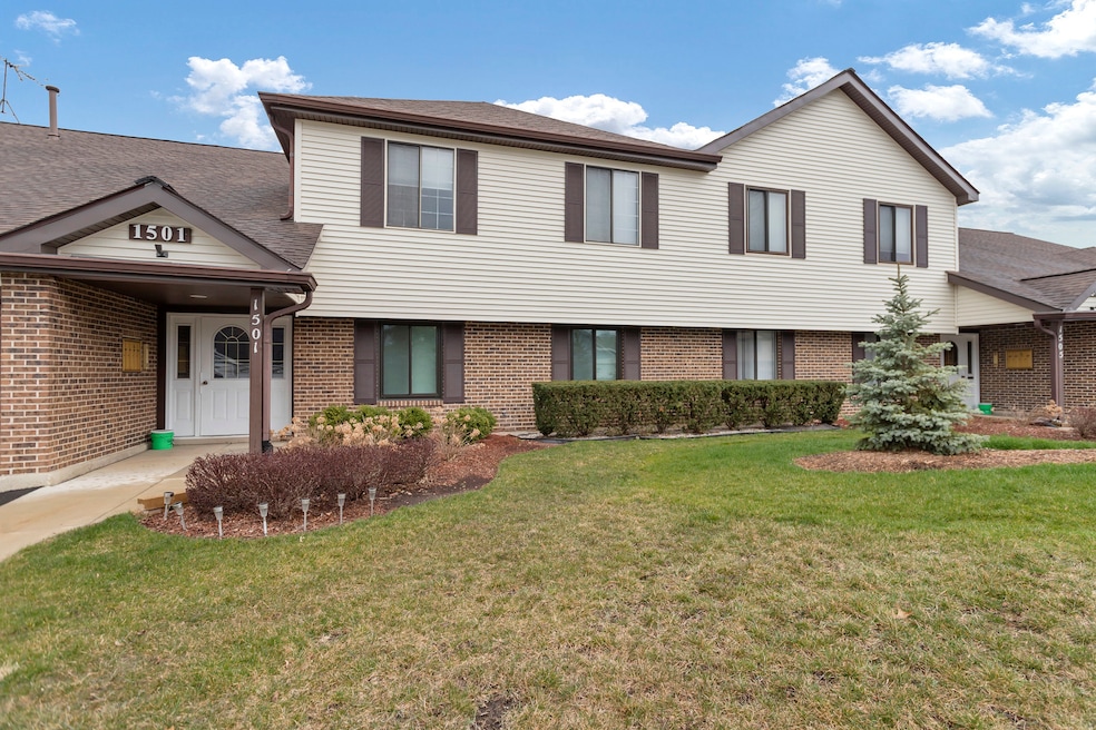 1501 Harbour Ct unit 2B, Schaumburg, IL 60193 - photo 1