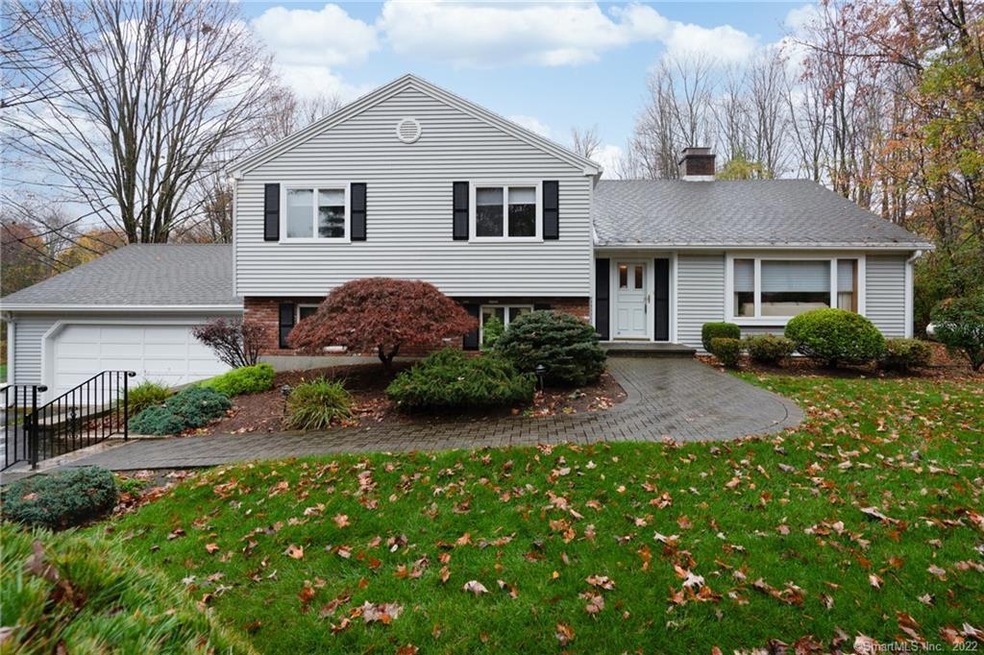 27 Woodfield Dr, Middlebury, CT 06762 - photo 1