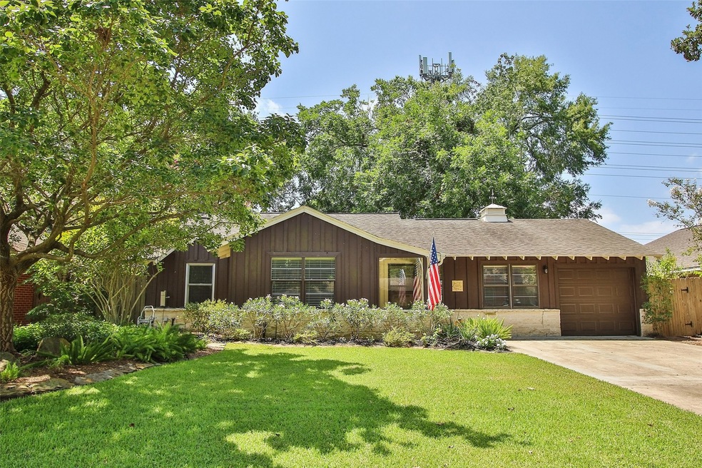 6215 Cindy Ln, Houston, TX 77008 - photo 1