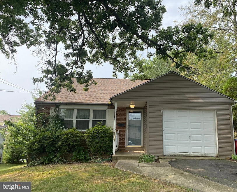 137 Pulaski St, Pottstown, PA 19464 - photo 1