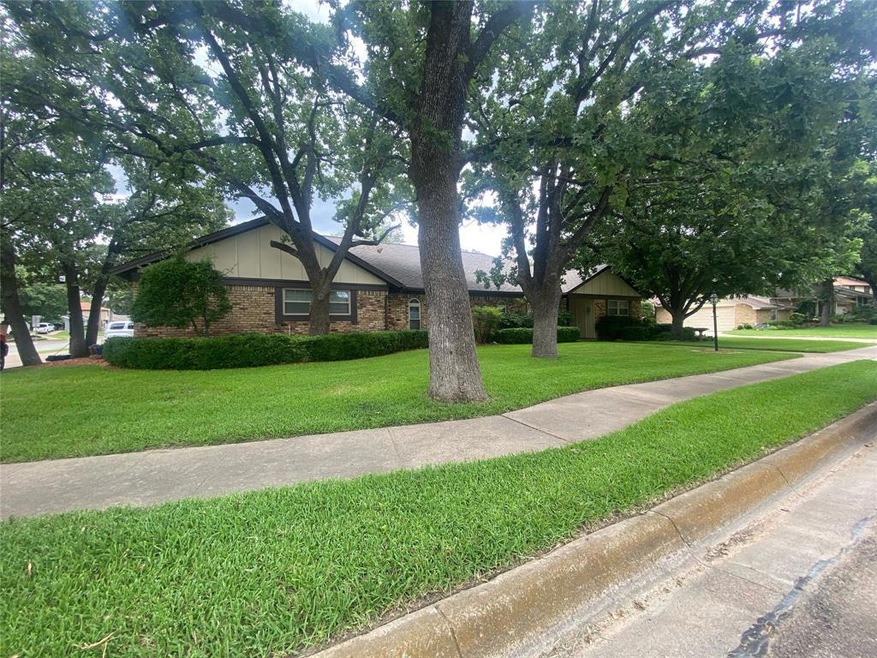 920 Brestol Ct W, Bedford, TX 76021 - photo 1