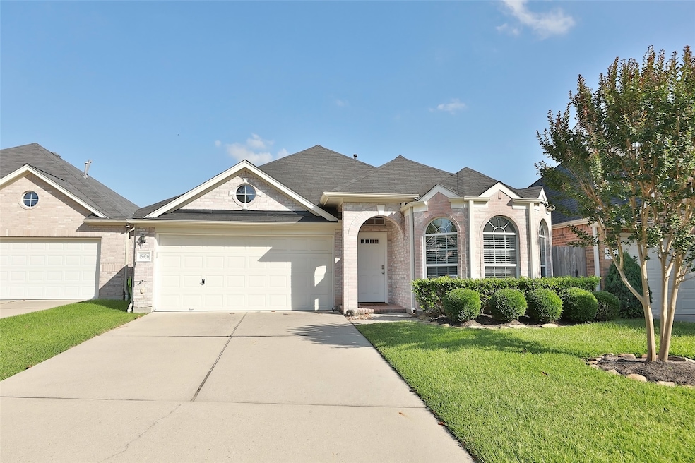 15926 Collinsville Dr, Tomball, TX 77377 - photo 1