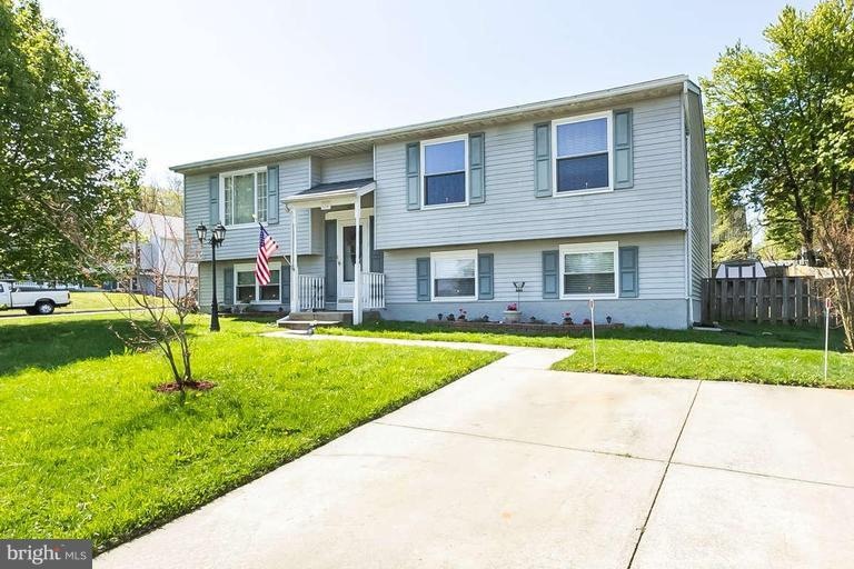 624 Fuselage Ave, Essex, MD 21221 - photo 1