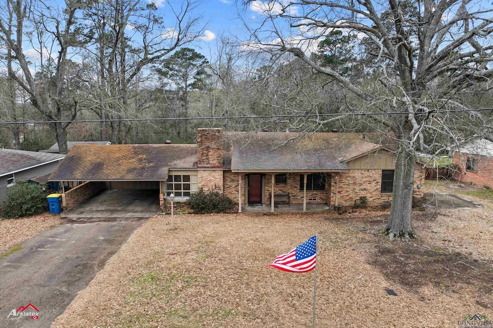 2007 Roberts St, Kilgore, TX 75662 - photo 1