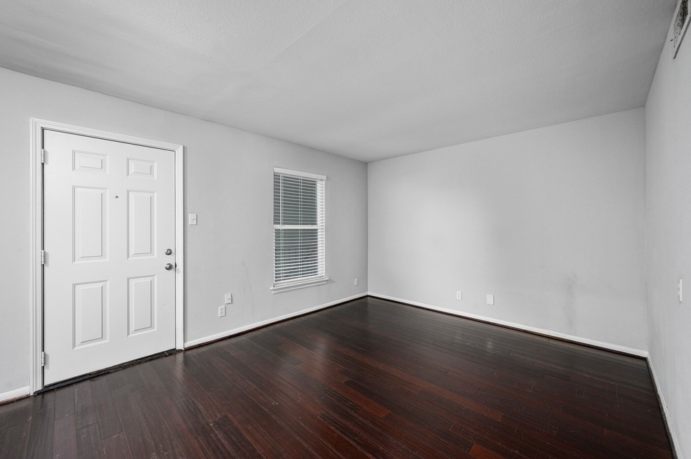 1710 Indiana St unit 11, Houston, TX 77006 - photo 1