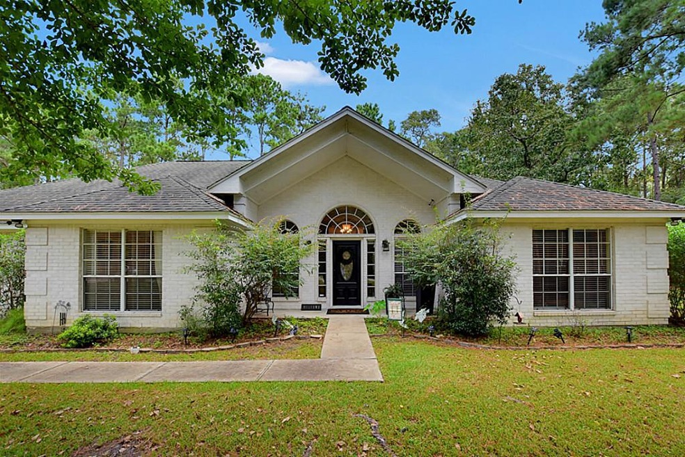 Front elevation of this gorgeous well maintained home in the coveted subdivision of Indigo Lake Estates.