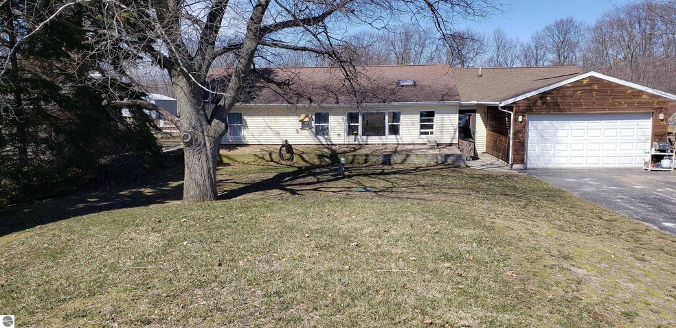 2445 E Bay Ridge Dr, Au Gres, MI 48703 - photo 1