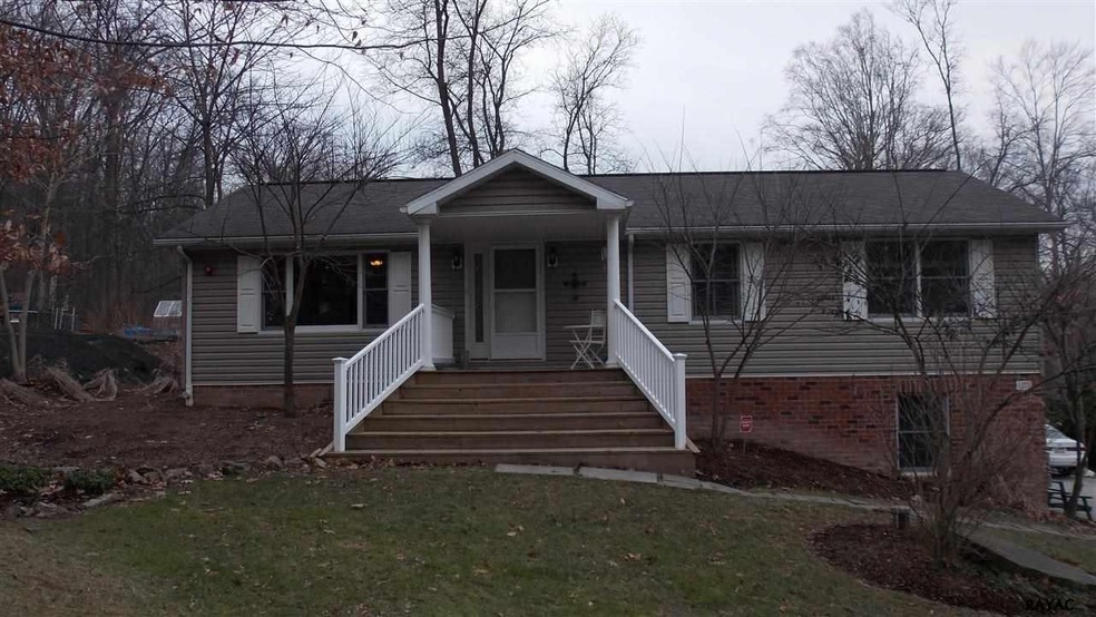 MOVE IN LIKE NEW CONDITION- 3 Bed 2 Bath Rancher o