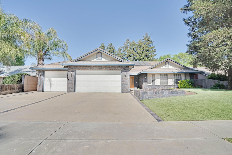 2092 N Adams Street, Tulare, CA-1