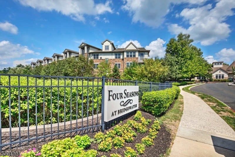 466 Victoria Dr unit B2, Bridgewater, NJ 08807 - photo 1