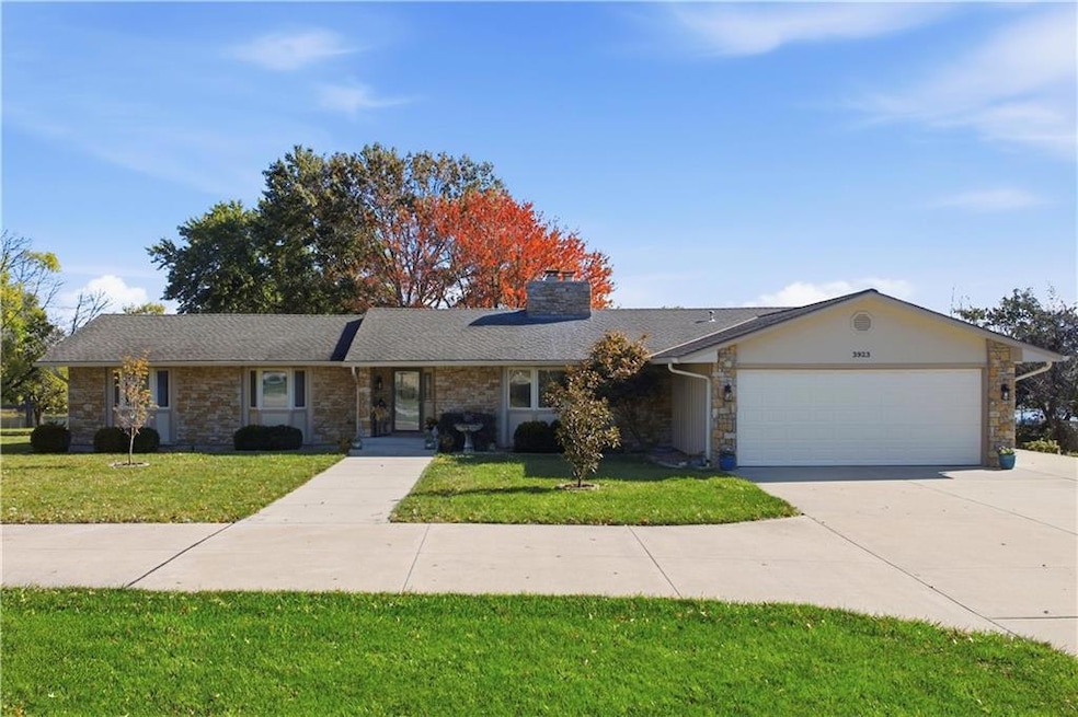 3923 SW Ward Rd, Lees Summit, MO 64082 - photo 1