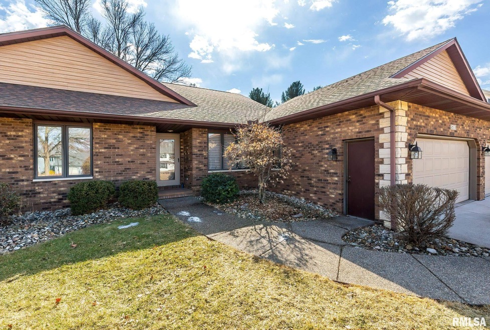 2515 Edgewild Dr, Davenport, IA 52807 - photo 1