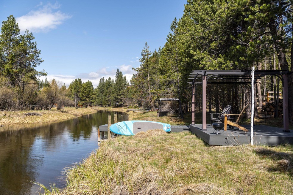 Ground dock toward Deschutes