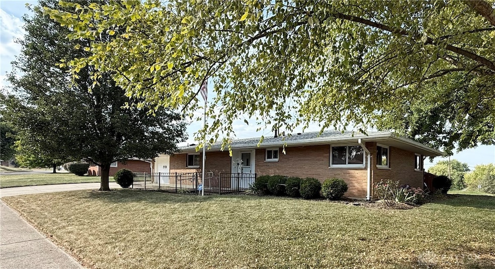 273 Shade Dr, Fairborn, OH 45324 - photo 1