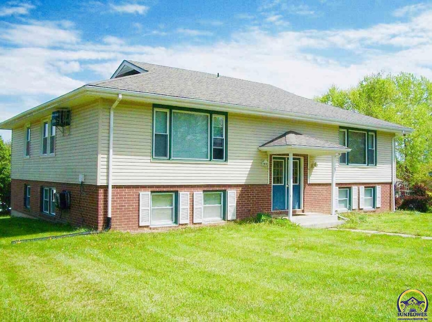 731 N Franklin St, Auburn, KS 66402 - photo 1