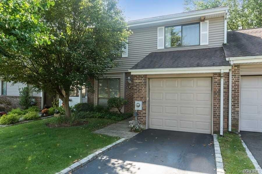 40 W Pond Ct, Smithtown, NY 11787 - photo 1