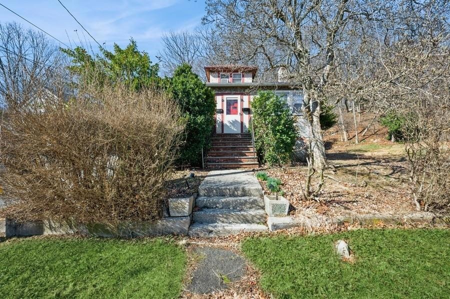 Sold $800,000 • Co-Listing Agent