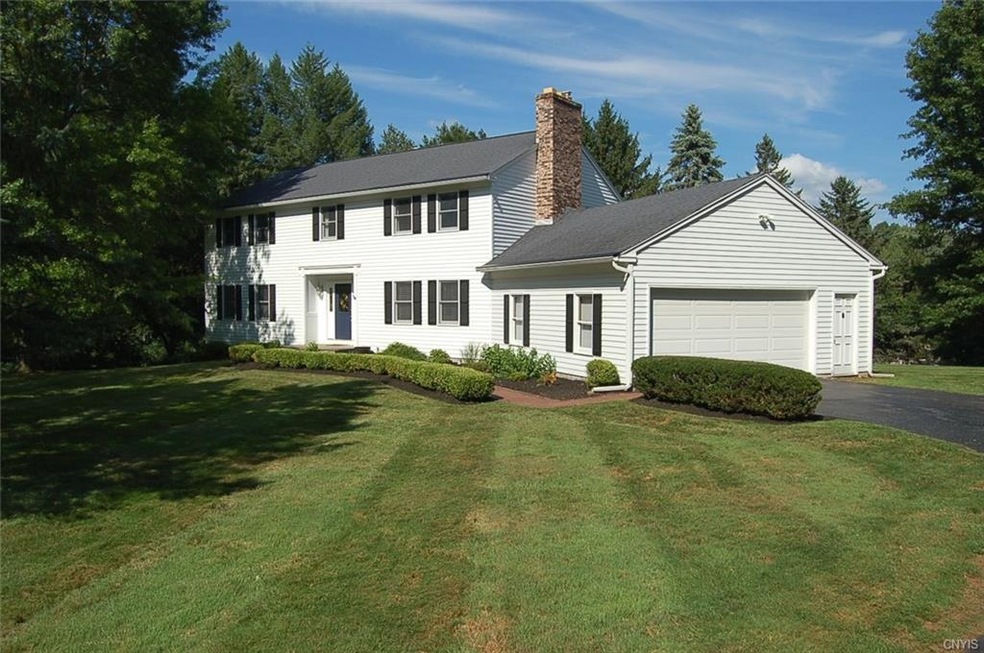 Gracious and charming colonial in convenient Lymes