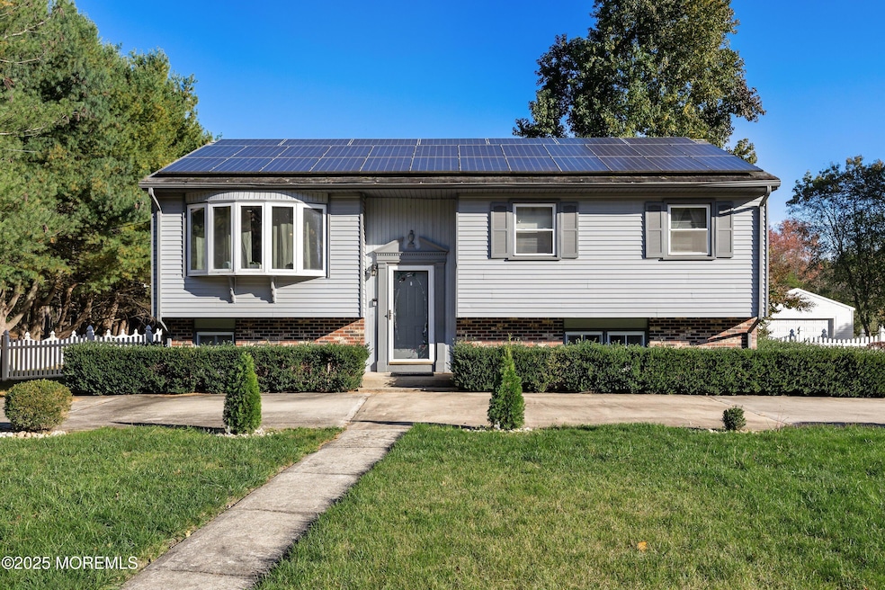 380 E Millstream Rd, Cream Ridge, NJ 08514 - photo 1