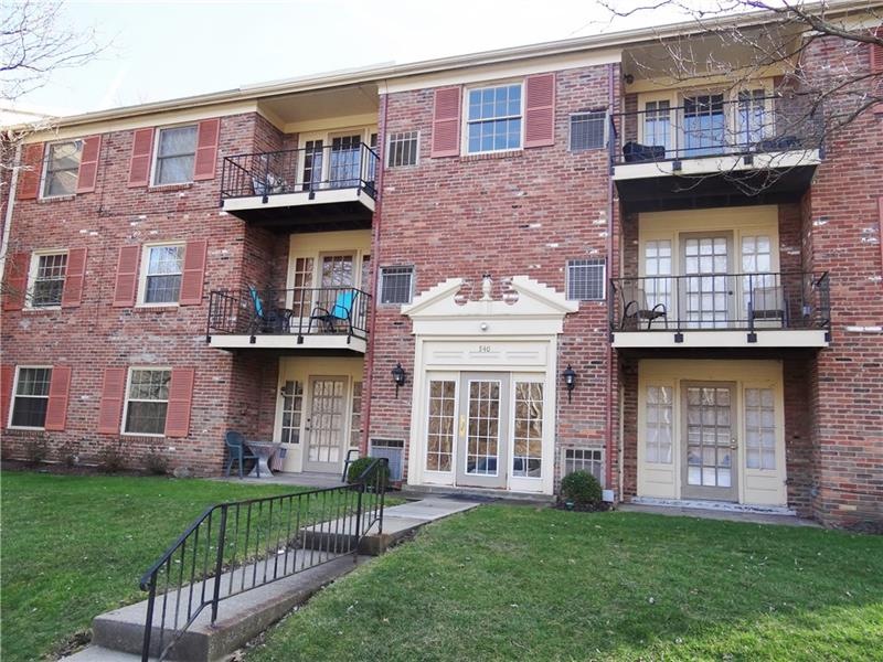 940 Adam Dr unit E, Pittsburgh, PA 15216 - photo 1