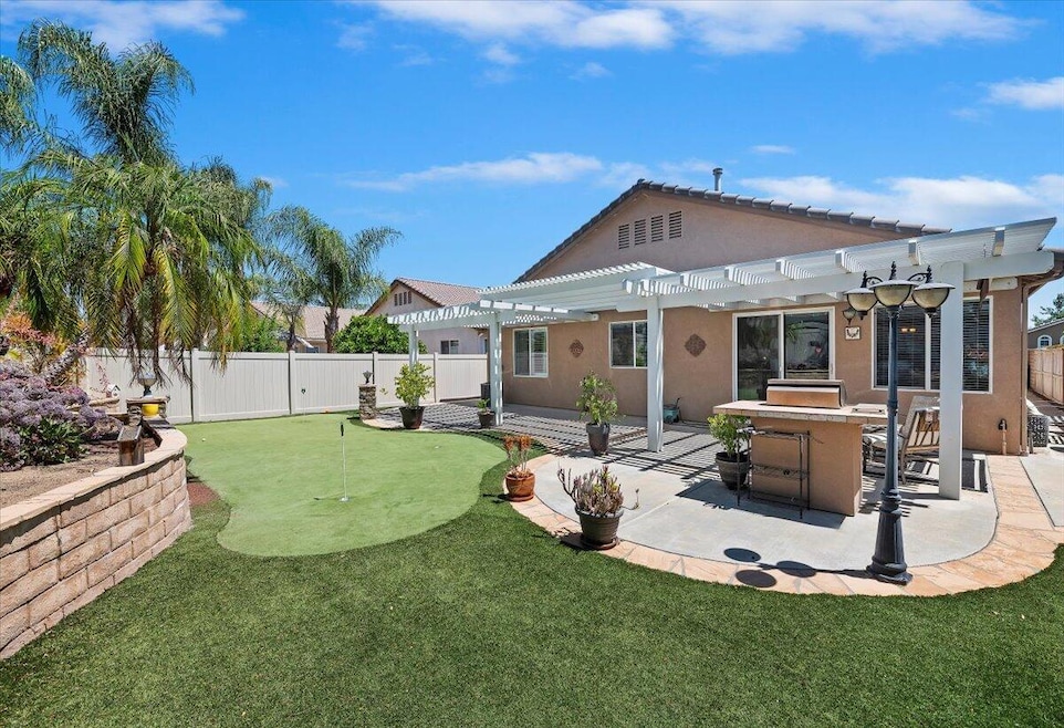 Under Contract $554,900