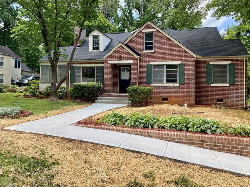 114 S Evergreen Ave, Siler City, NC 27344 - photo 1