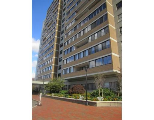Whittier Place unit 17R, Boston, MA 02114 - photo 1