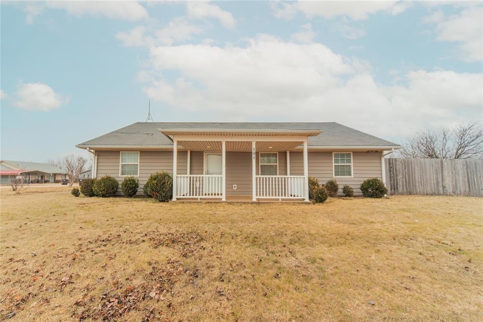 101 Overland Ct, Shawnee, OK 74804 - photo 1