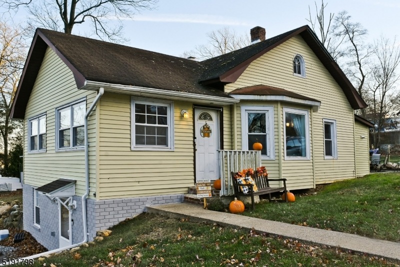 16 Shawnee Rd, Hopatcong, NJ 07843 - photo 1