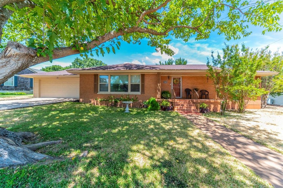 710 Norton St, Weatherford, TX 76086 - photo 1