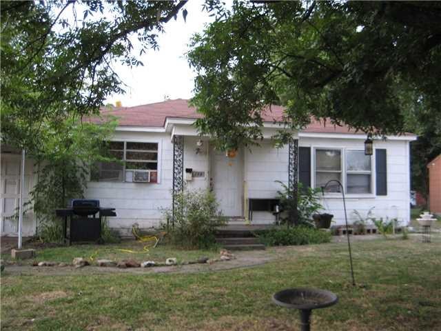 Exterior Front. 213 E Vida Way