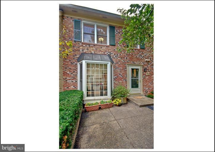 655 N Armistead St unit 78, Alexandria, VA 22312 - photo 1