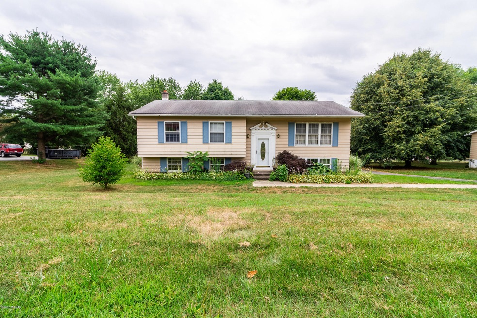 4 Honeysuckle Ln, Milton, PA 17847 - photo 1