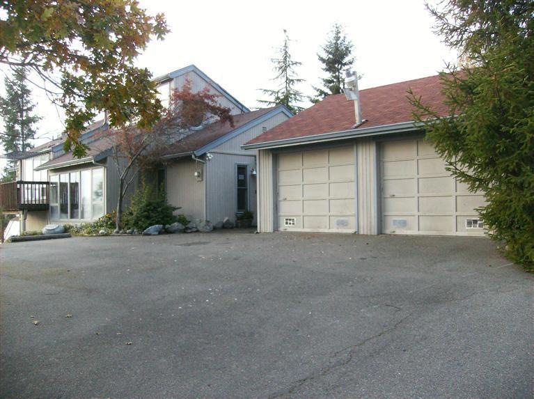 735 Azalea Dr, Grants Pass, OR 97526 - photo 1