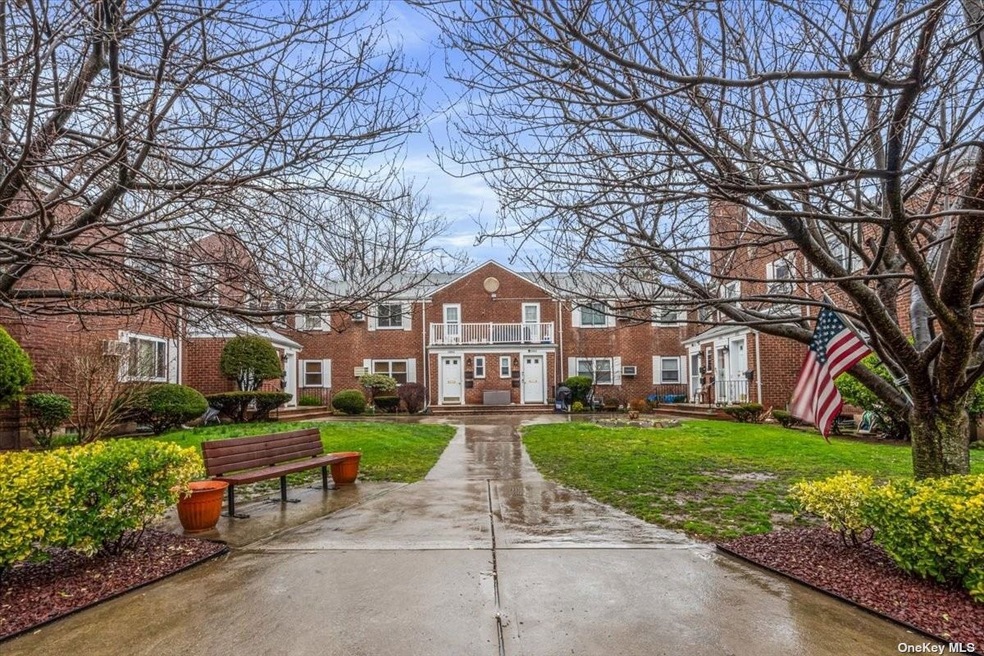 7347 255th St unit 2B, Glen Oaks, NY 11004 - photo 1