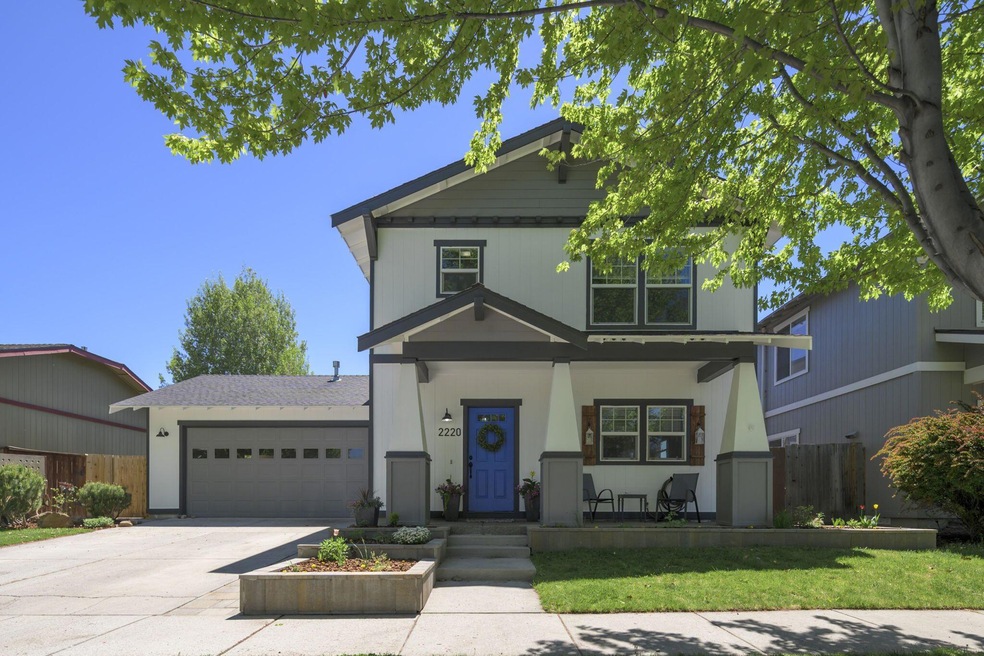 2220 NW Cedar Ave, Redmond, OR 97756 - photo 1