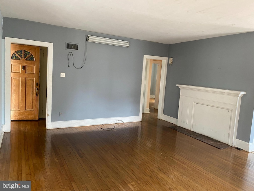 704 Bridgeboro St, Riverside, NJ 08075 - photo 1