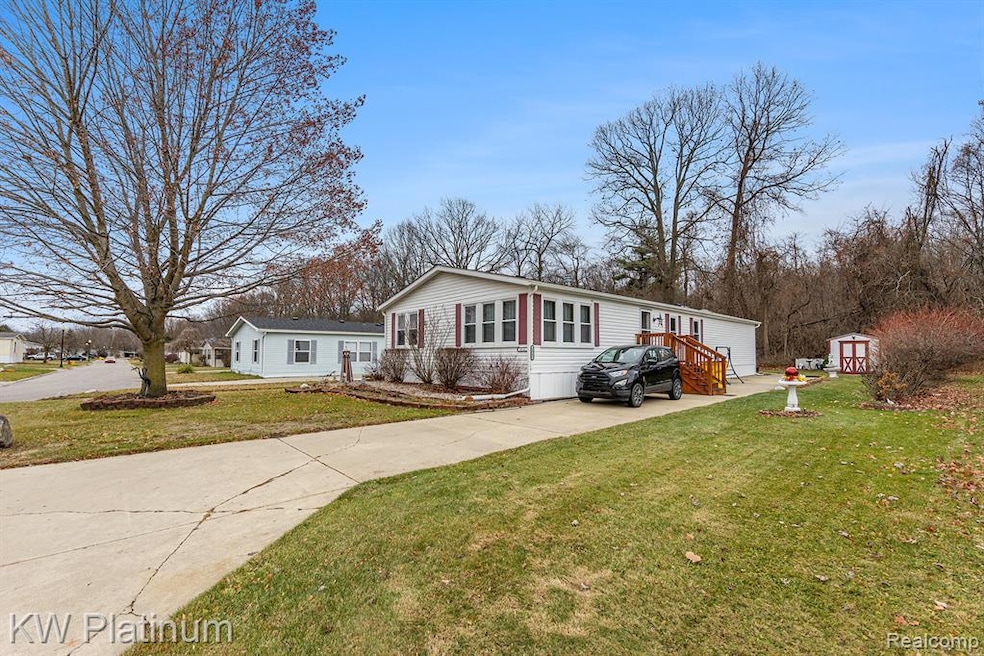 8042 Harbour Dr, Ira Township, MI 48023 - photo 1