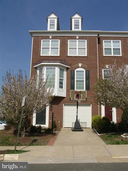 8946 Singleleaf Cir, Lorton, VA 22079 - photo 1