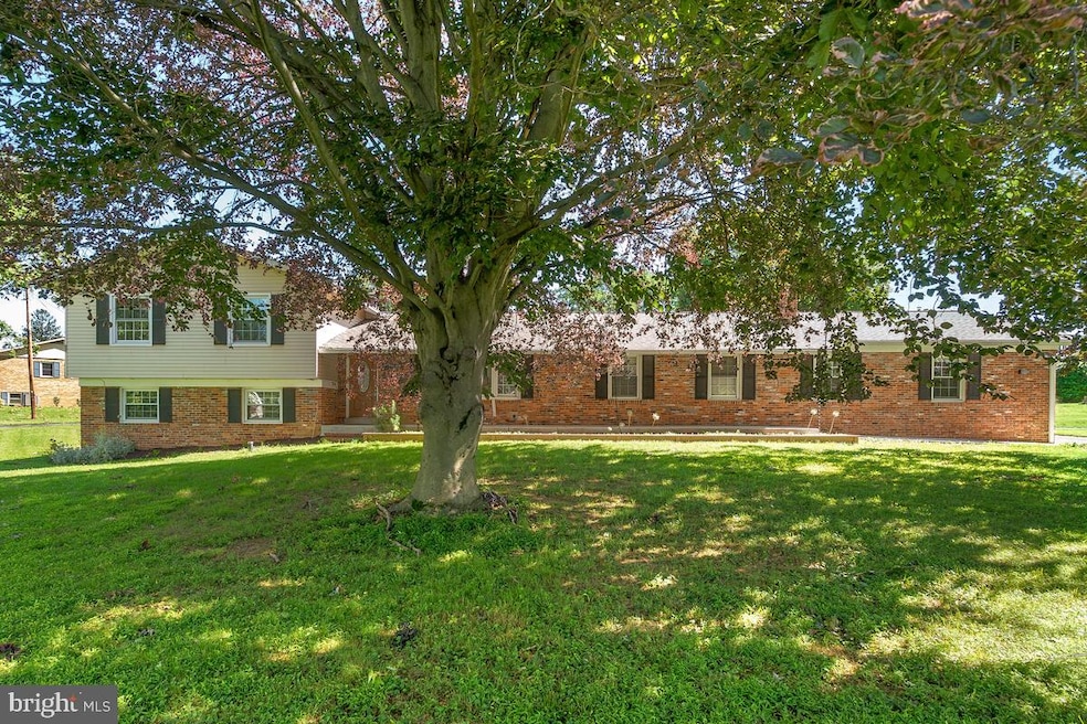 15601 Norman Dr, North Potomac, MD 20878 - photo 1